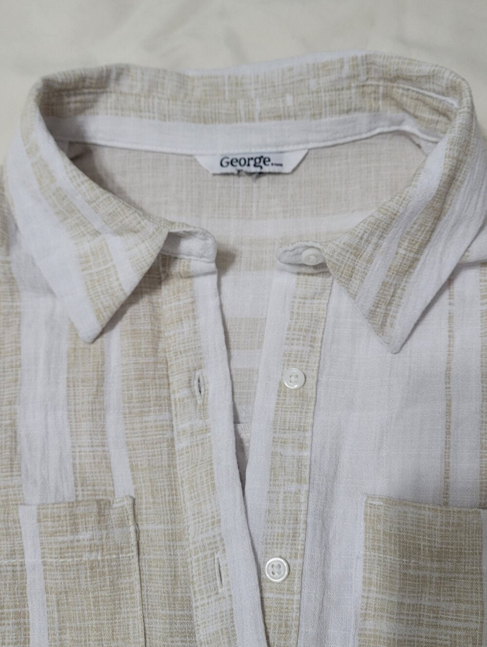 George Beige & White Striped Short-Sleeve Button-Down Shirt Sz Med - Picture 7 of 9